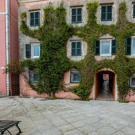 Eclectic Apartment Corfu (city)